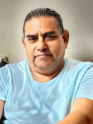 images-senior-marathi-film-director-raju-parsekar.jpg