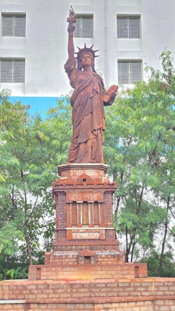 pune-pcmc-world-park- with replica of Statue of Liberty made of waste metal scrap