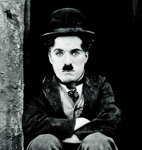 या नटाची स्तुती ऐकून Charlie Chaplin खूपच उदास झाले - शेवटी म्हणाले 'मी त्याला काम दिलं होतं!' - तो नट म्हणजे Buster Keaton 2 Charlie Chaplin as 'The little Tramp'